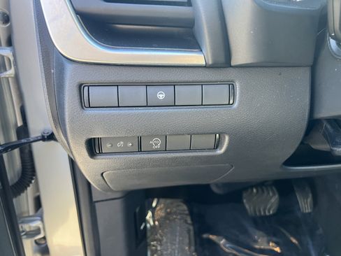 Used 2023 Nissan Rogue SV image 16