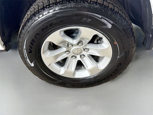 Used 2024 RAM 1500 Laramie AWD/4WD image 30