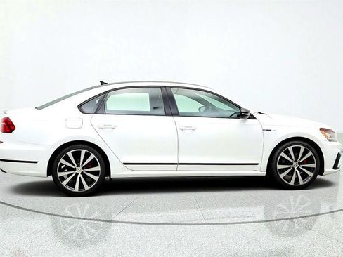 Used 2018 Volkswagen Passat 3.6 FWD image 4