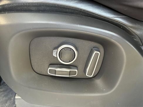 Used 2016 Land Rover Range Rover HSE image 18