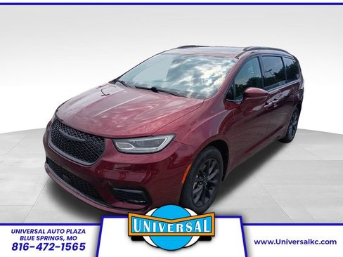 Used 2021 Chrysler Pacifica Touring w/ S Appearance Package FWD image 1