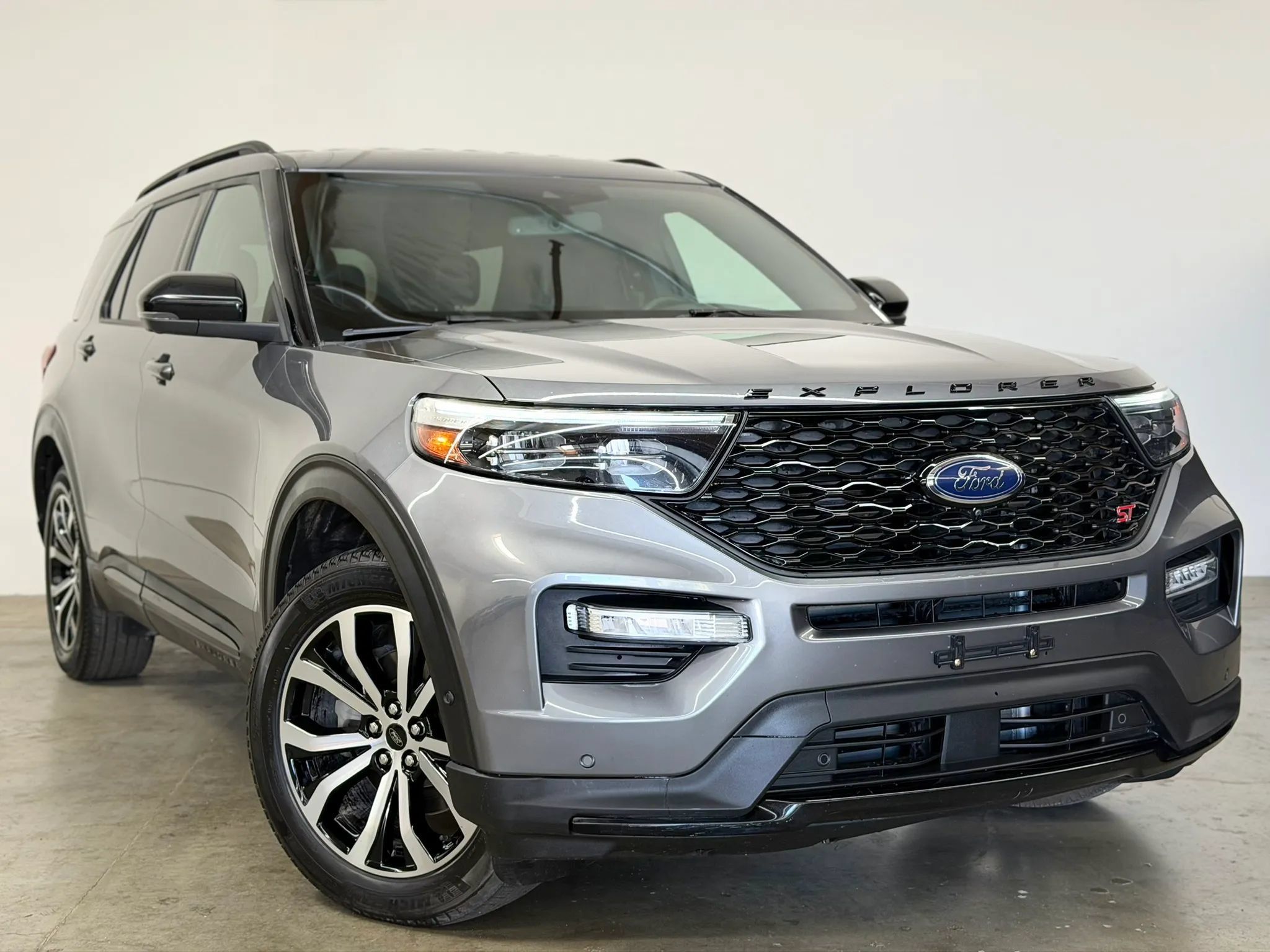 Used 2021 Ford Explorer ST w/ Equipment Group 401A AWD/4WD image 2