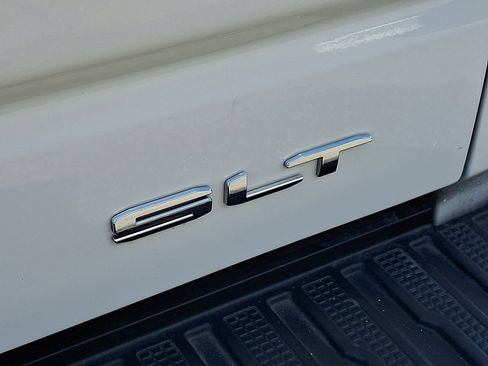 Used 2024 GMC Sierra 1500 SLT AWD/4WD image 17