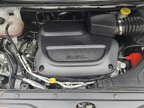 Used 2023 Chrysler Voyager LX FWD image 30