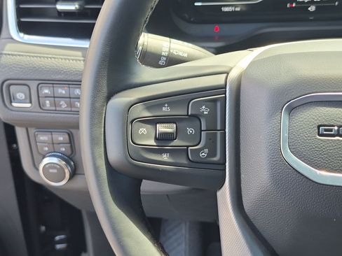 Used 2024 GMC Yukon XL Denali AWD/4WD image 18