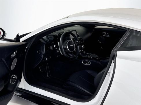 Used 2022 Aston Martin V8 Vantage Coupe image 12