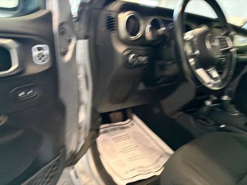 Used 2020 Jeep Wrangler Unlimited Sahara AWD/4WD image 17