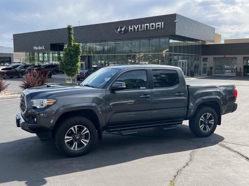 Used 2019 Toyota Tacoma TRD Sport w/ Technology Package AWD/4WD image 1