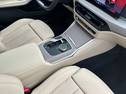 Used 2025 BMW 330i Sedan w/ Premium Package image 32