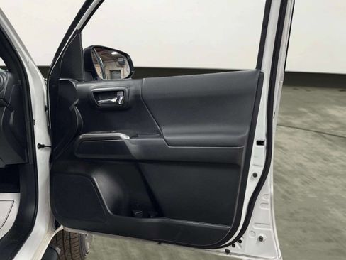 Used 2021 Toyota Tacoma TRD Sport RWD image 18
