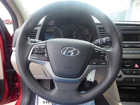 Used 2018 Hyundai Elantra SE image 13