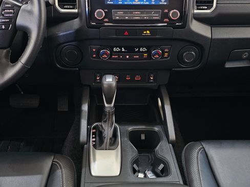 Used 2022 Nissan Frontier SV w/ SV Premium Package RWD image 27