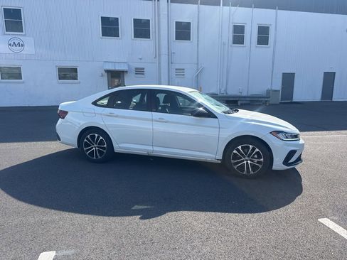 Used 2025 Volkswagen Jetta Sport image 6