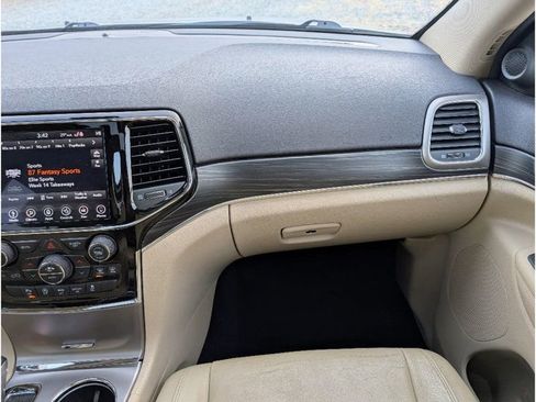 Used 2019 Jeep Grand Cherokee Limited image 30