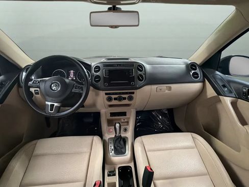 Used 2016 Volkswagen Tiguan S FWD image 9