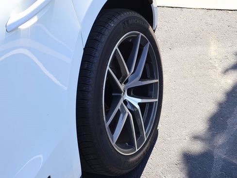 Used 2025 Porsche Macan image 37