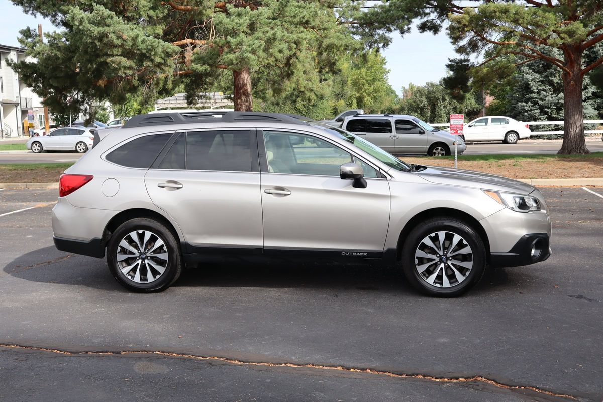 Used 2016 Subaru Outback 2.5i Limited AWD/4WD image 3