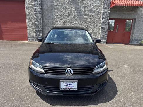 Used 2011 Volkswagen Jetta Sedan FWD image 2
