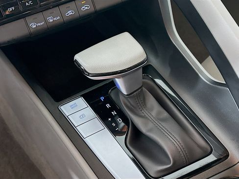 Used 2024 Hyundai Elantra SEL image 25