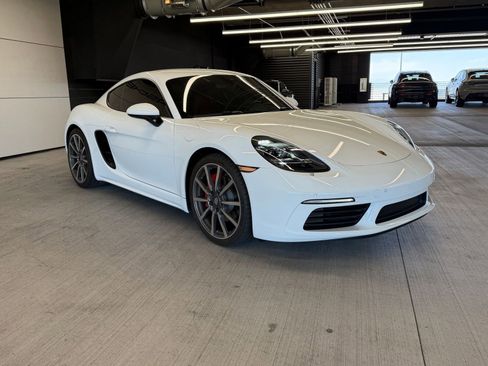 Certified 2022 Porsche 718 Cayman S RWD image 5