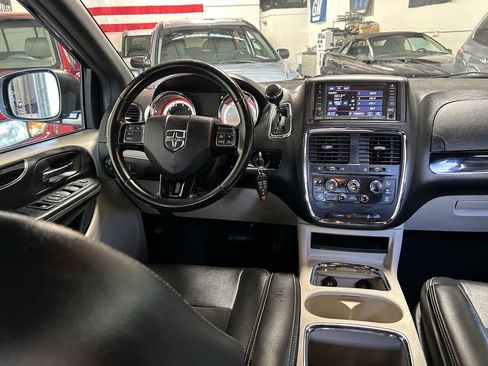 Used 2017 Dodge Grand Caravan SXT FWD image 22