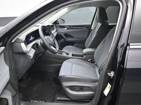 New 2026 Volkswagen Tiguan SE AWD/4WD image 9