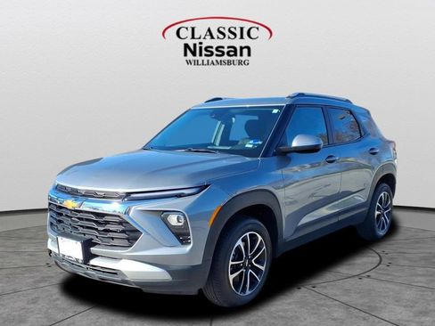 Used 2025 Chevrolet TrailBlazer LT image 1