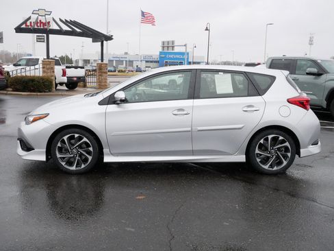 Used 2017 Toyota Corolla iM image 4