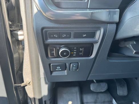 Used 2023 Ford F150 Lariat AWD/4WD image 16