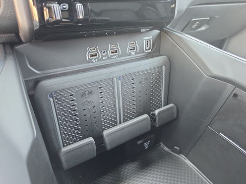 Used 2026 RAM 1500 Laramie AWD/4WD image 36