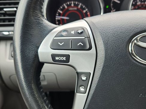 Used 2012 Toyota Highlander Limited w/ Tow Pkg image 19