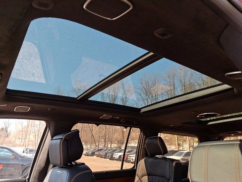 Certified 2022 Jeep Grand Wagoneer Series III image 16