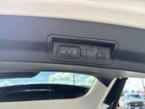 Used 2025 Ford Explorer Active w/ Active Comfort Package AWD/4WD image 25