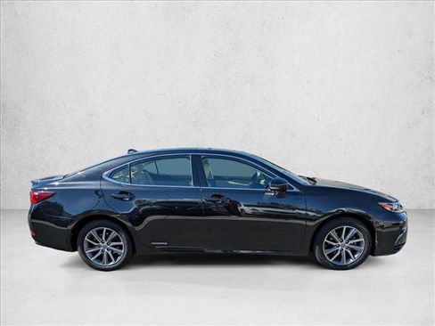 Used 2016 Lexus ES 300h image 4