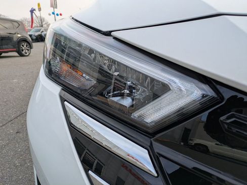 New 2025 Nissan Versa SV w/ Trunk Package FWD image 10