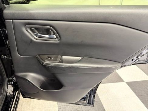 Used 2025 Nissan Rogue SV image 24