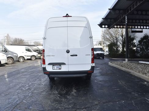 Used 2024 Mercedes-Benz Sprinter 2500 image 4