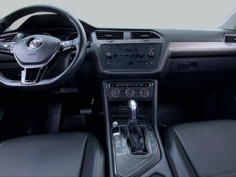 Used 2018 Volkswagen Tiguan SE w/ Panoramic Sunroof Package FWD image 15