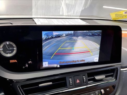 Used 2025 Lexus ES 300h w/ Premium Package image 24