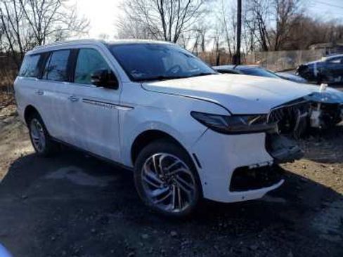 Used 2025 Lincoln Navigator Reserve AWD/4WD image 1