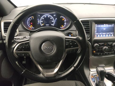 Used 2021 Jeep Grand Cherokee Laredo AWD/4WD image 22