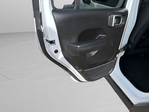 Used 2024 Jeep Wrangler Unlimited Rubicon image 15