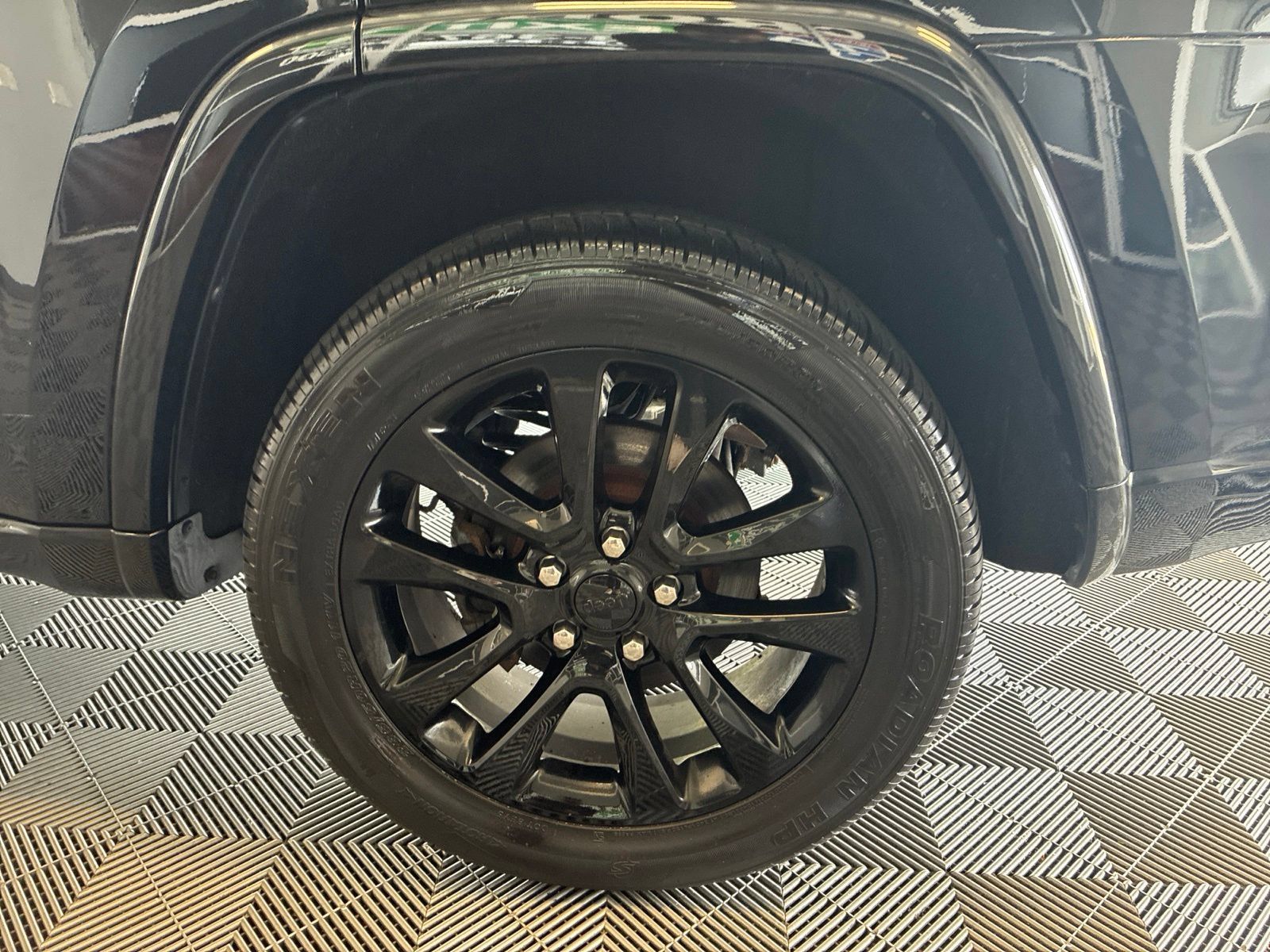 Used 2020 Jeep Grand Cherokee Altitude AWD/4WD image 9
