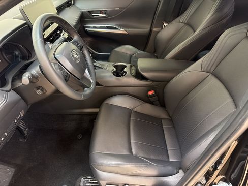Used 2021 Toyota Venza XLE w/ Softex Package AWD/4WD image 5