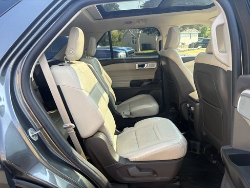 Used 2020 Ford Explorer Platinum w/ Premium Technology Package AWD/4WD image 26