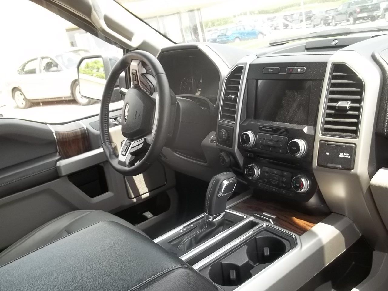 Used 2018 Ford F150 Lariat w/ Equipment Group 502A Luxury AWD/4WD image 8