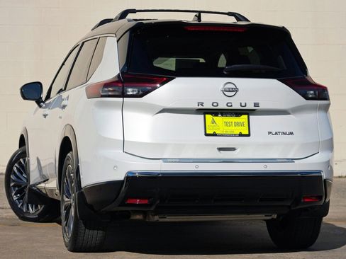 Used 2025 Nissan Rogue Platinum FWD image 5