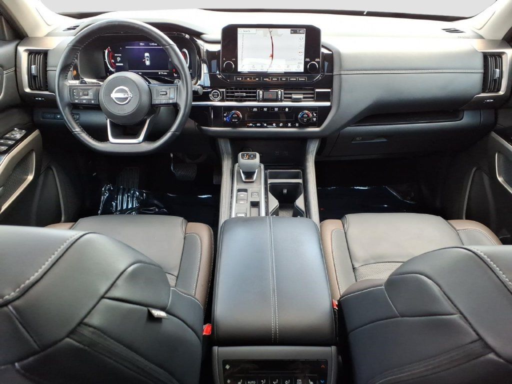 Used 2024 Nissan Pathfinder Platinum FWD image 12