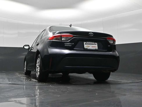 Used 2021 Toyota Corolla LE image 23