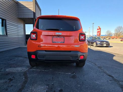 Used 2016 Jeep Renegade Latitude image 5
